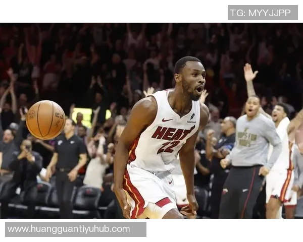 维金斯半场表现平平三分球和罚球均未命中仅得10分 维金斯半场表现平平三分球和罚球均未命中仅得10分