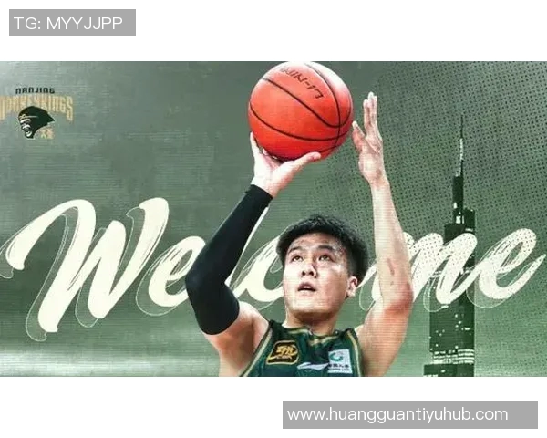 黄荣奇正式加盟同曦上赛季表现稳定场均贡献6分21助攻 黄荣奇正式加盟同曦上赛季表现稳定场均贡献6分21助攻