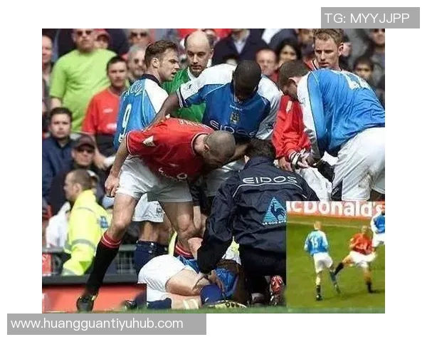 哈兰德铲射破门遭遇重创下身撞击立柱瞬间令人心疼 哈兰德铲射破门遭遇重创下身撞击立柱瞬间令人心疼