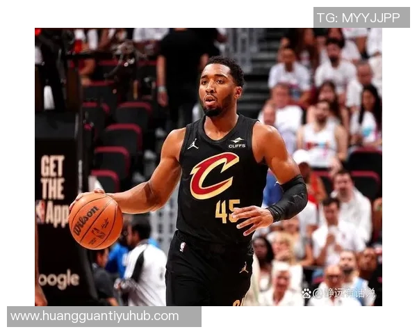 米切尔全场表现出色砍下33分助球队赢得胜利成为比赛关键人物