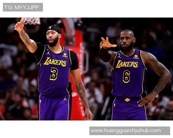 克莱上半场火力全开下半场哑火表现起伏不定贡献5篮板1助攻1抢断