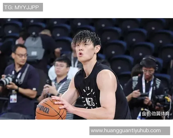 曾凡博防守贾里德巴特勒失误被罚犯规瞬间回顾